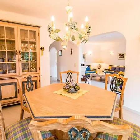 Villa Stunning 3-Bed Villa In Albufeira *