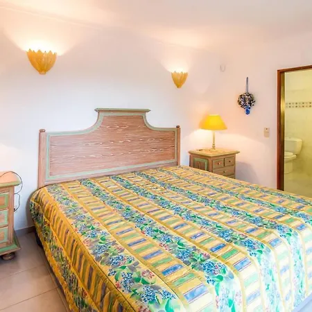 Villa Stunning 3-Bed Villa In Albufeira