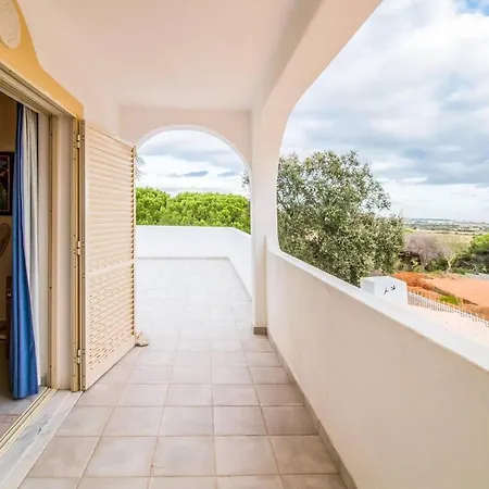 Willa Stunning 3-Bed Villa In Albufeira Albufeira